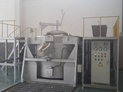 河南长葛的老板跟我抱怨：换个牌号比搬家还麻烦，一炉铝水倒不出来，硬生生等了两天